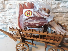 Slika za kategoriju Suhomesnati proizvodi